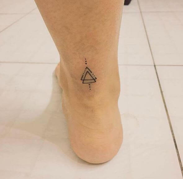 Pequeños diseños de tatuajes de triángulos e ideas para hombres