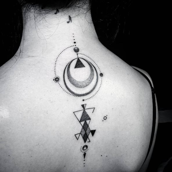 Diseño e ideas de tatuajes de glifos laterales en la espalda completa