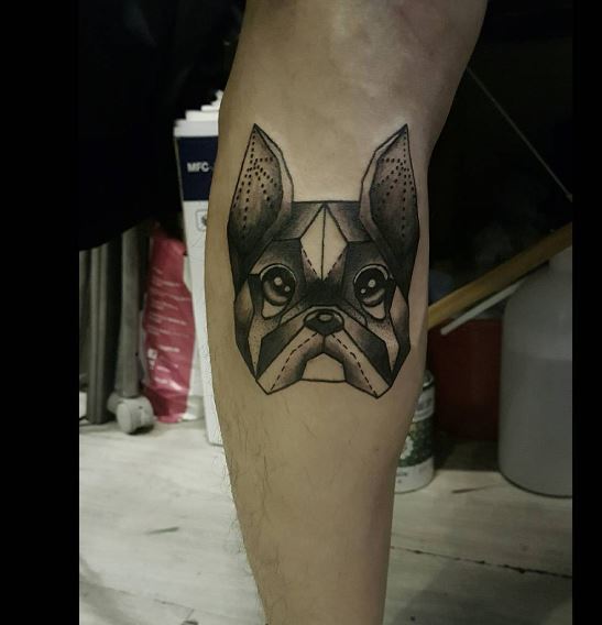 Diseño de tatuajes de perros pitbull en las manos