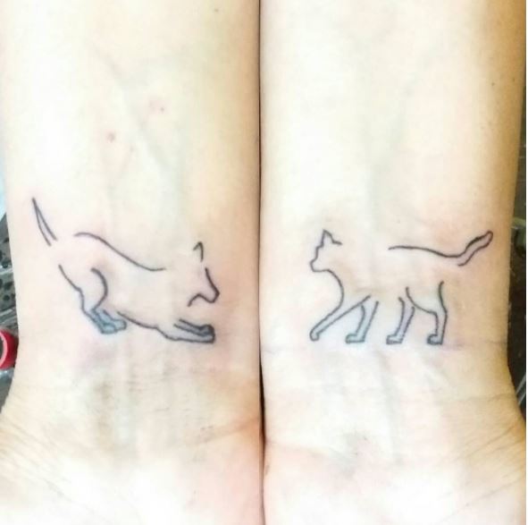 Diseño de tatuajes de perros de línea simple en la muñeca