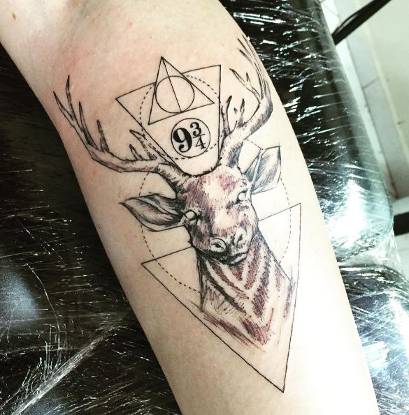 Tatuajes de ciervos estilo boceto