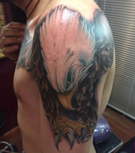 Tatuaje de águila en el brazo 6