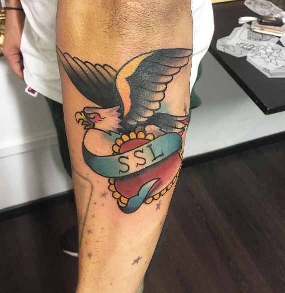 Tatuaje de águila en el brazo 30