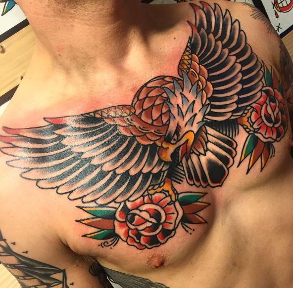 Tatuaje de águila en el pecho 5