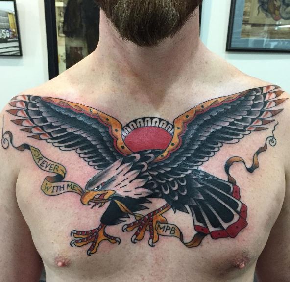 Tatuaje de águila en el pecho 10