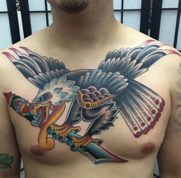 Tatuaje de águila en el pecho 8