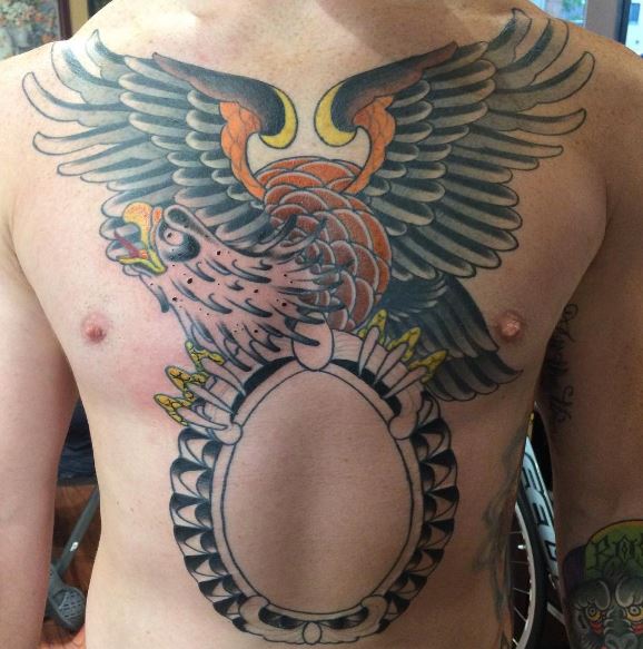 Tatuaje de águila en el pecho 11