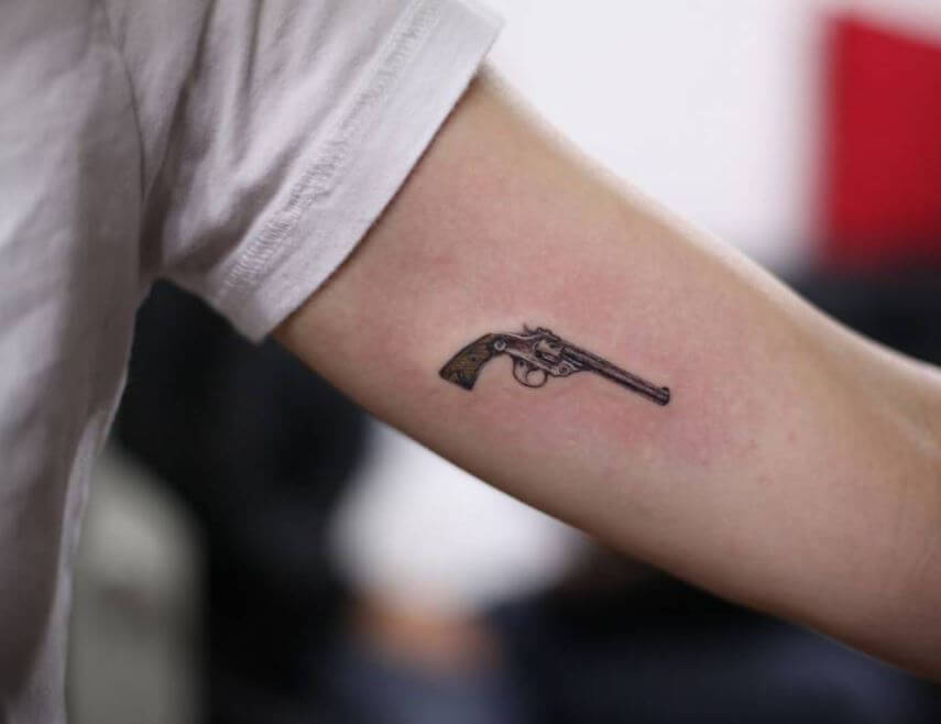 Pequeños Tatuajes De Armas Para Hombres