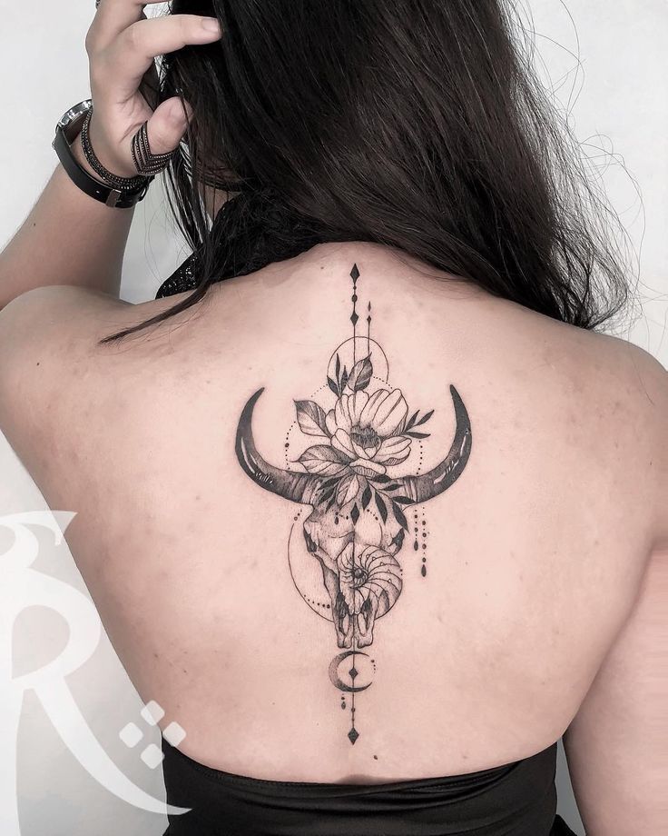 Pequeños diseños de tatuajes de toros simples (9)