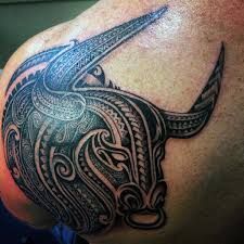 Pequeños diseños de tatuajes de toros simples (13)