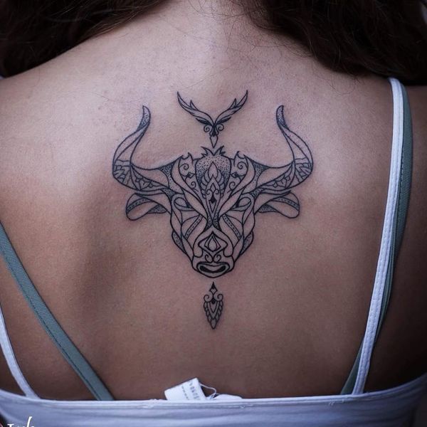 Pequeños diseños de tatuajes de toros simples (14)
