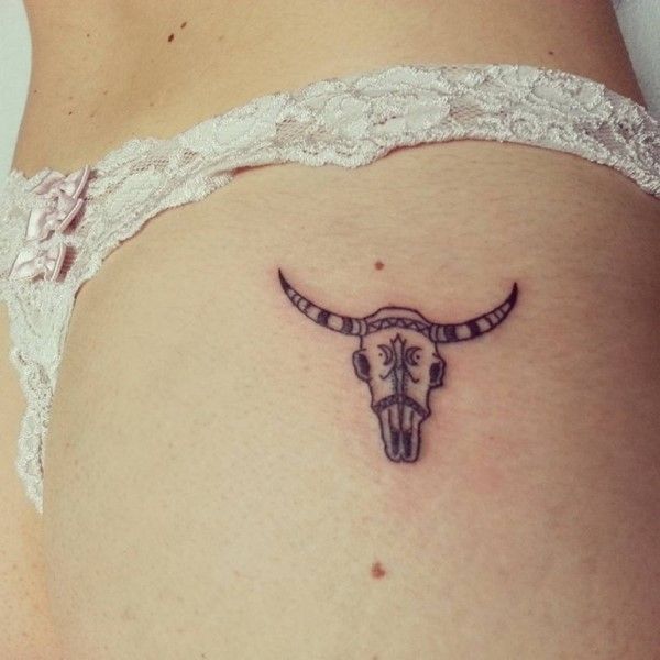 Pequeños diseños de tatuajes de toros simples (17)