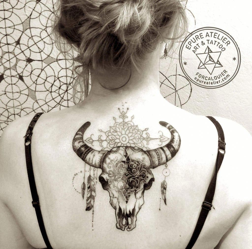 Pequeños diseños de tatuajes de toros simples (20)