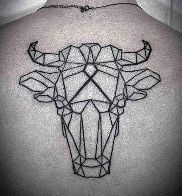 Pequeños diseños de tatuajes de toros simples (29)