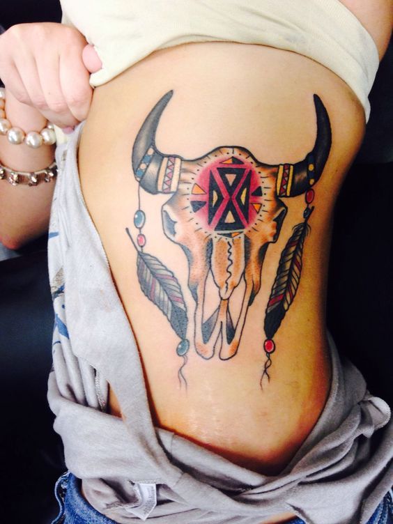 Pequeños diseños de tatuajes de toros simples (74)