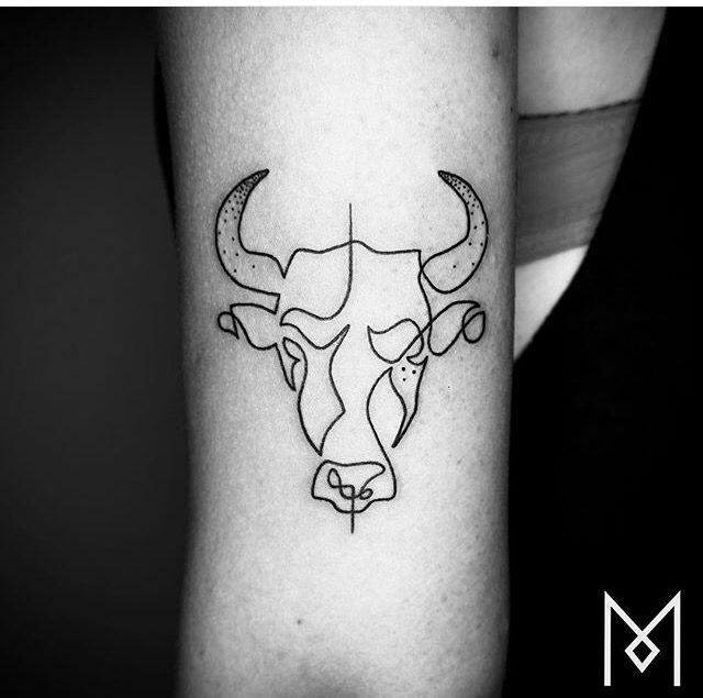 Pequeños diseños de tatuajes de toros simples (89)