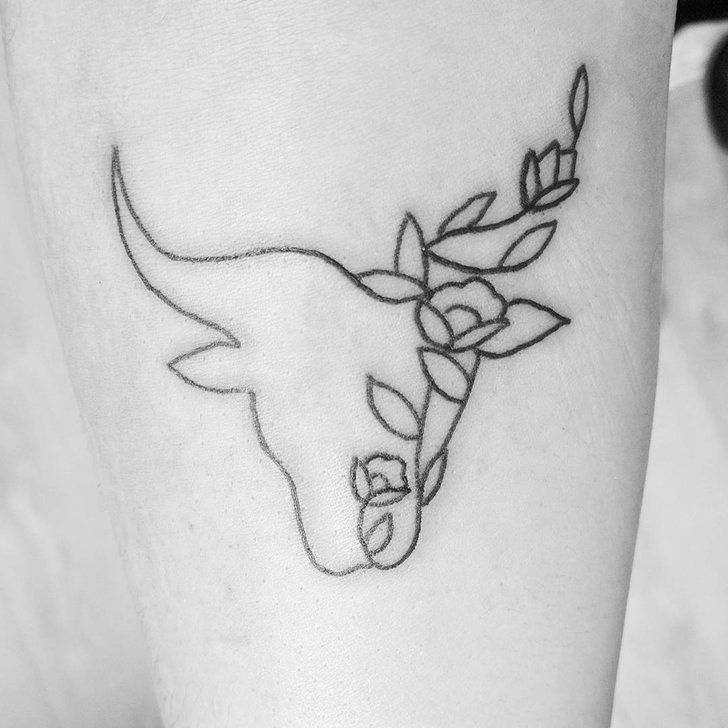 Pequeños diseños de tatuajes de toros simples (93)