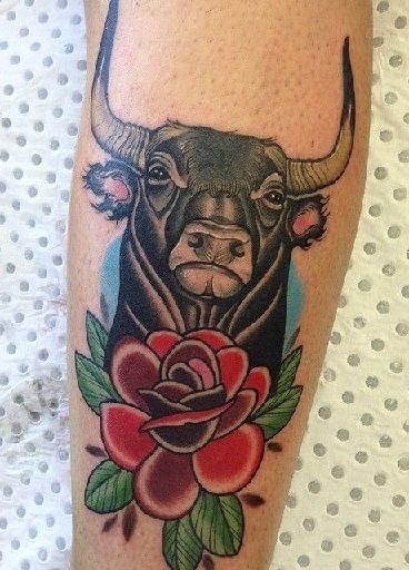 Pequeños diseños de tatuajes de toros simples (95)