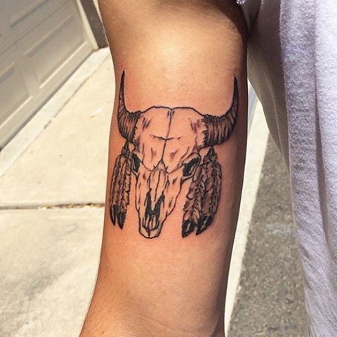 Pequeños diseños de tatuajes de toros simples (119)