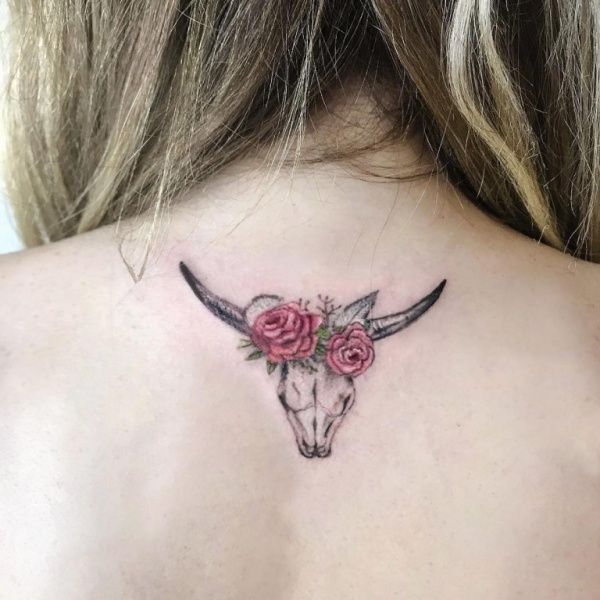 Pequeños diseños de tatuajes de toros simples (125)