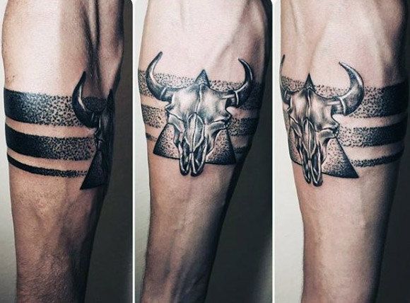Pequeños diseños de tatuajes de toros simples (138)