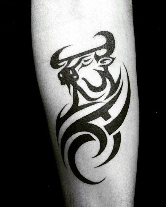 Pequeños diseños simples de tatuajes de toros (190)