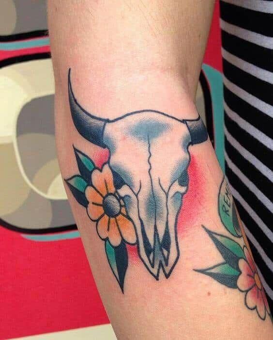 Pequeños diseños de tatuajes de toros simples (216)