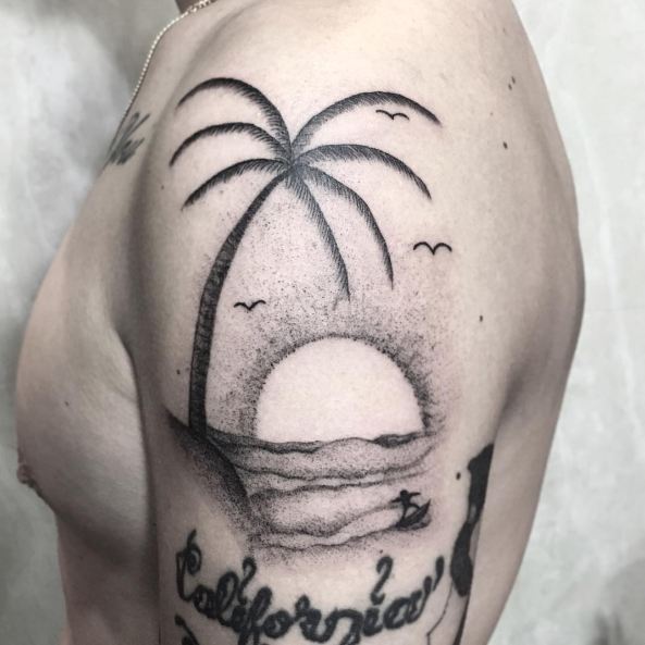 Tatuajes de California en la parte superior del hombro