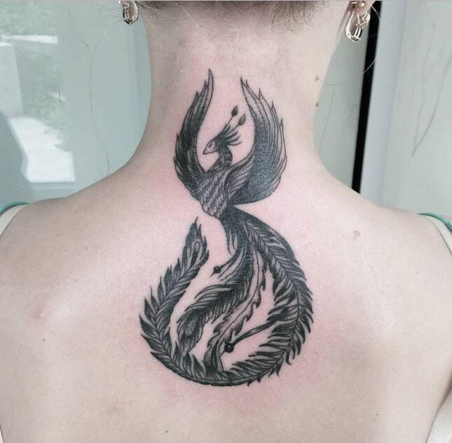 Diseño de tatuajes de fénix para mujeres