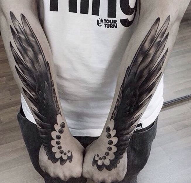 Tatuajes de alas en la manga para hombres