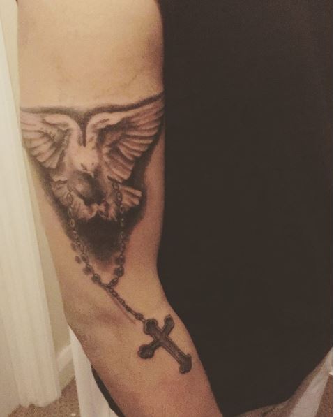 Diseño de tatuajes cristianos y pájaros