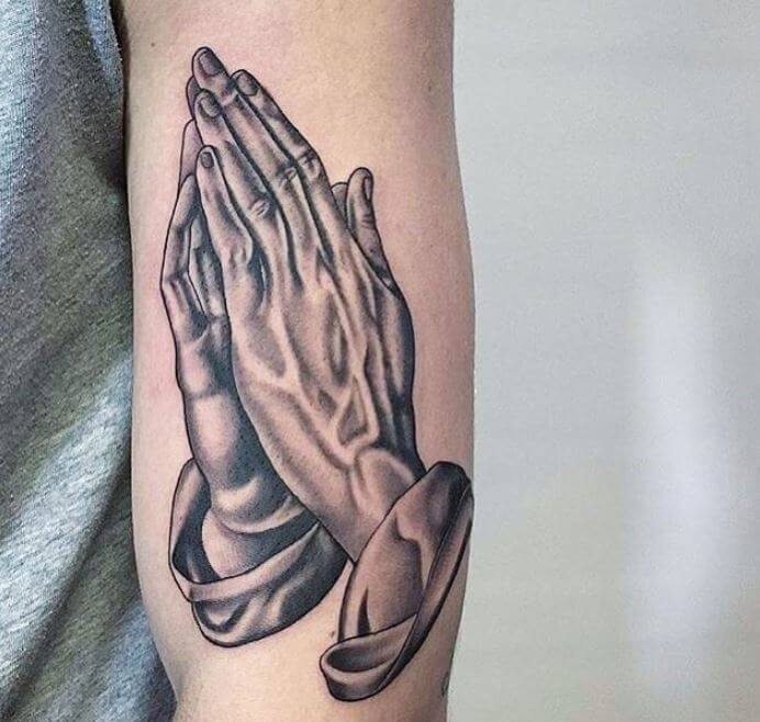 Tatuajes en los brazos de la mano de Prayong