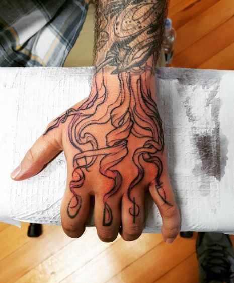 Tatuajes En La Mano