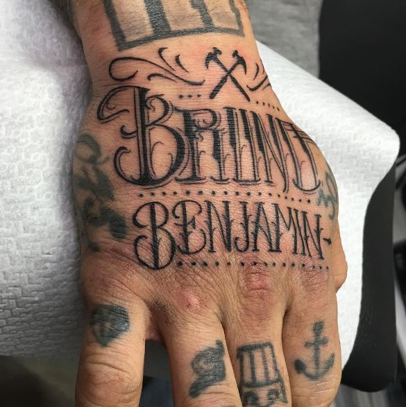 Tatuajes En La Mano