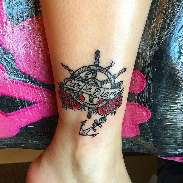Tatuajes Carpe Diem en la pierna