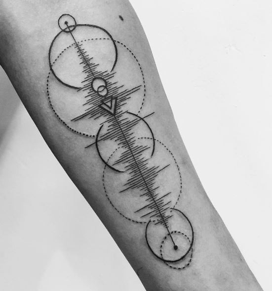 Tatuaje de música en el brazo 1