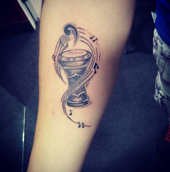 Tatuaje de música en el brazo 21