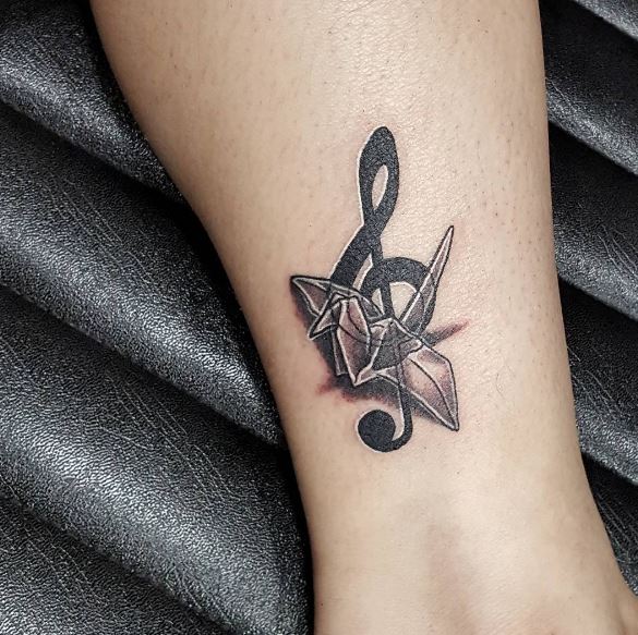 Tatuaje de música en el brazo 23