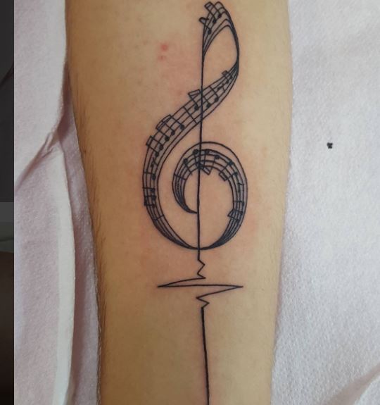 Tatuaje de música en el brazo 8
