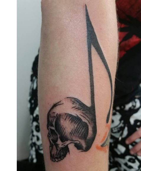 Tatuaje de música en el brazo 27