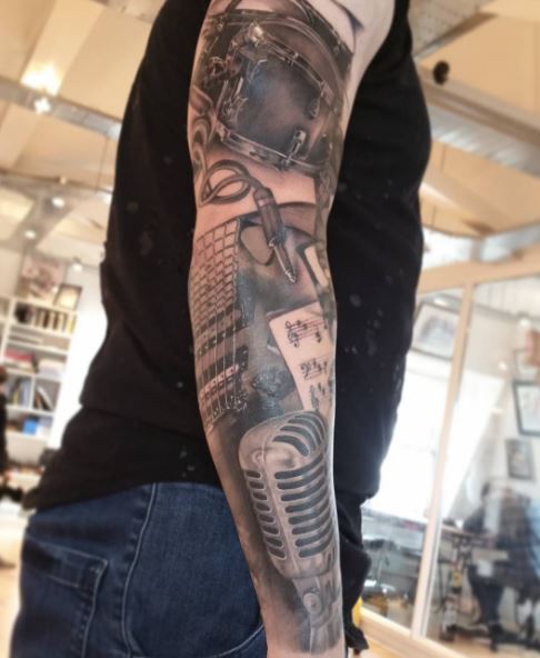 Tatuaje de música en el brazo 35