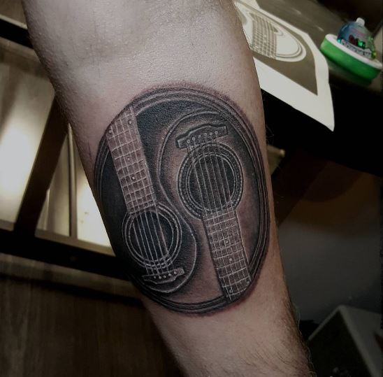 Tatuaje de música en el brazo 31