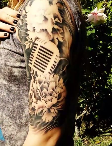 Tatuaje de música en el brazo 42