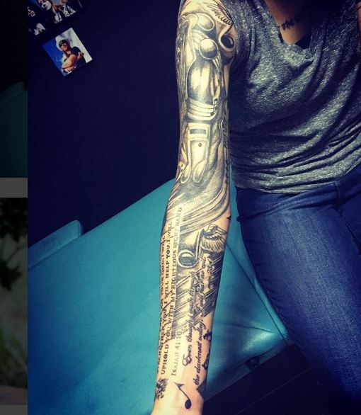 Tatuaje de música en el brazo 36