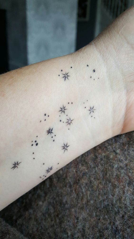 Orion Constellation Hunter Belt Nebula Diseños de tatuajes Ideas (50)