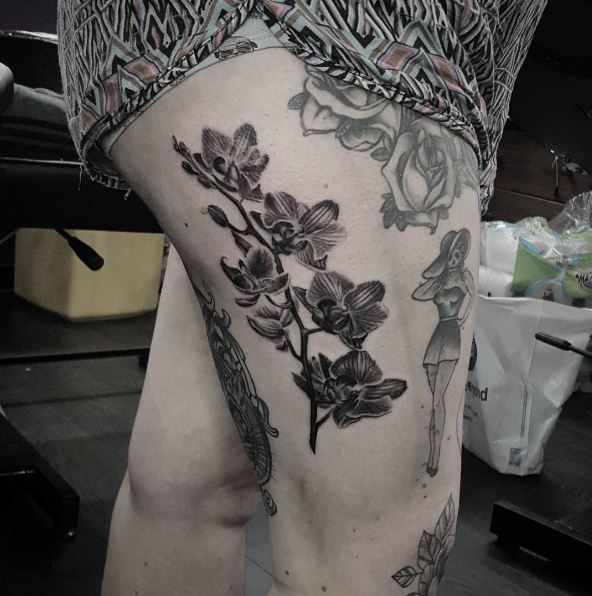 Precioso diseño de tatuajes florales para mujeres