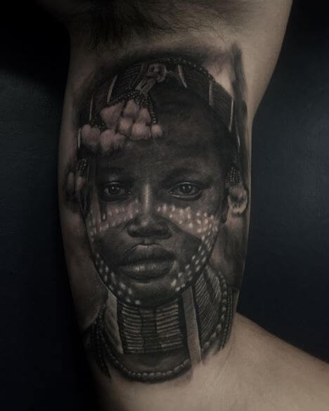 Diseño de tatuajes de cara de mujeres africanas