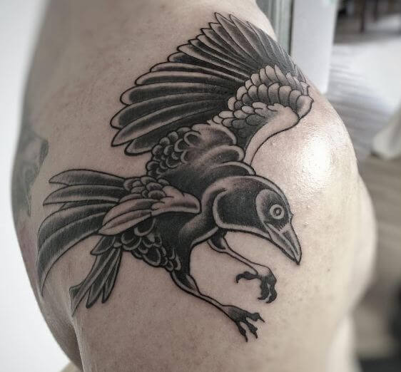 Tatuajes De Cuervo En La Parte Superior Del Hombro