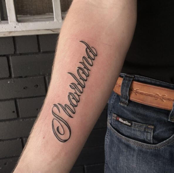 Bonito diseño de tatuaje de nombre