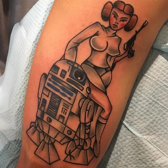 Diseño de tatuajes de la princesa Leia Star Wars con el robot R2 D2